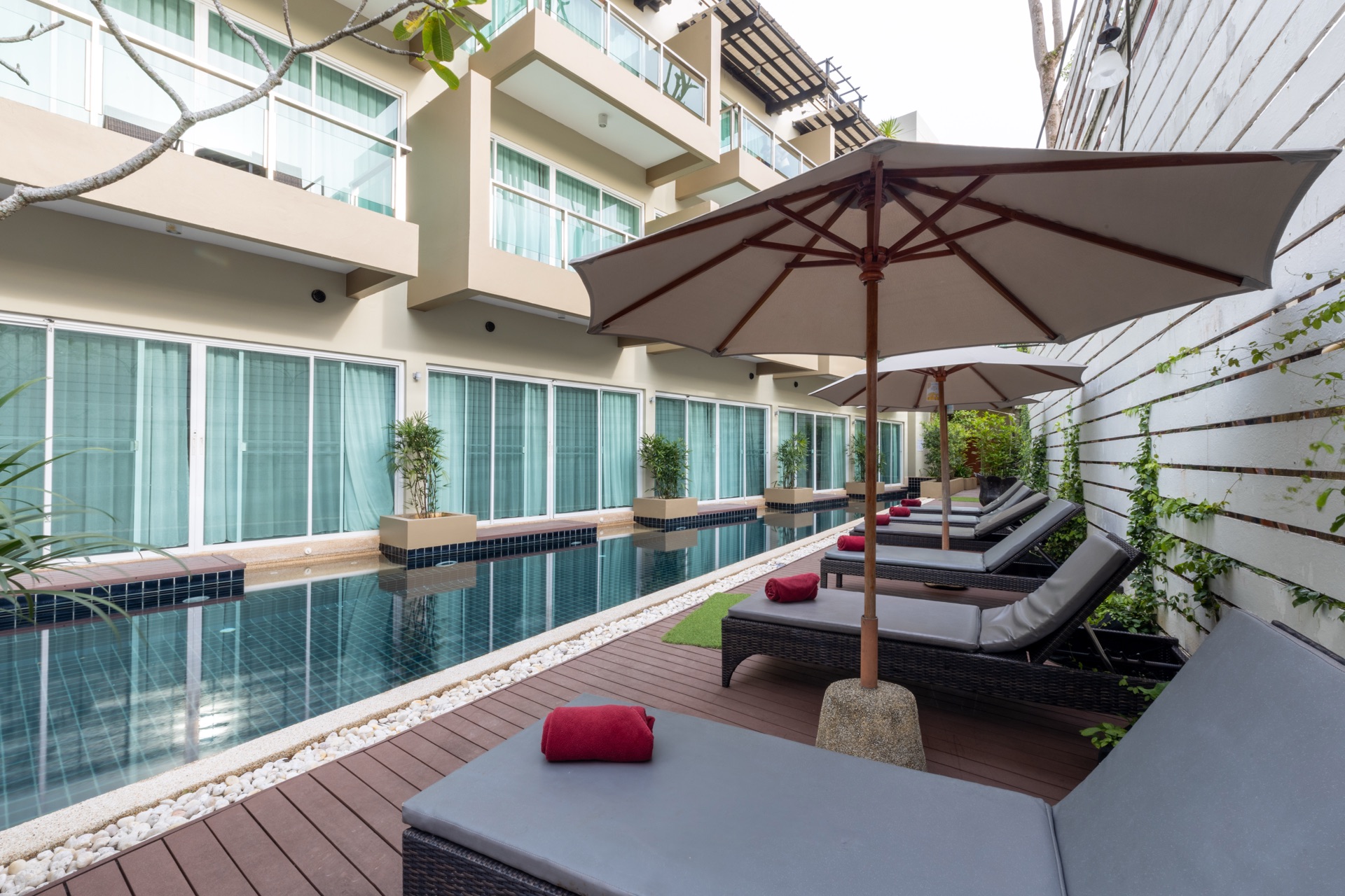 Pool Bar